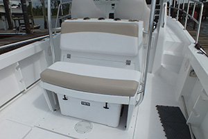 TE289 leaning post01