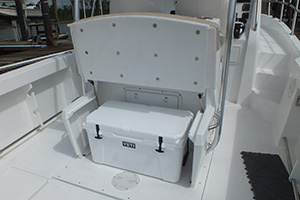 TE289 leaning post02